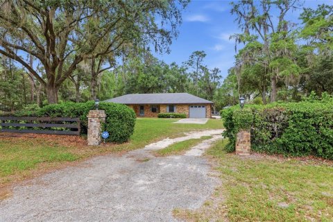 House in Lake Butler, Florida 3 bedrooms, 271.37 sq.m. № 2156177 - photo 2