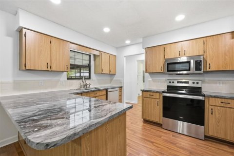 House in Lake Butler, Florida 3 bedrooms, 271.37 sq.m. № 2156177 - photo 9
