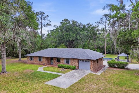 House in Lake Butler, Florida 3 bedrooms, 271.37 sq.m. № 2156177