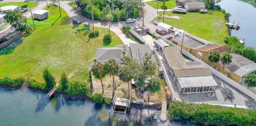 Villa ou maison à Tampa, Floride 4 chambres, 162.76 m2 № 2197660