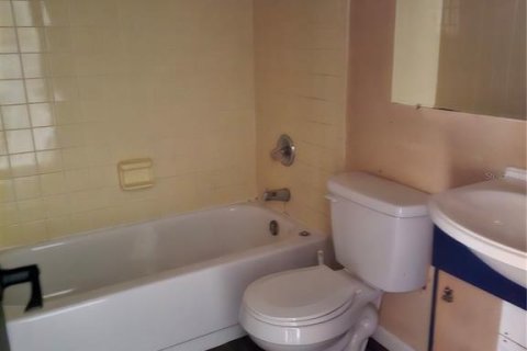 Condo in Zephyrhills, Florida, 2 bedrooms  № 1544639 - photo 9