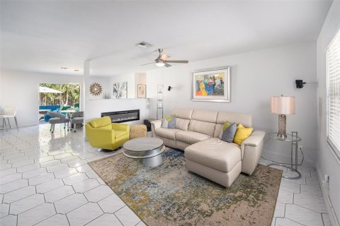 Casa en venta en Saint Petersburg, Florida, 2 dormitorios, 143.07 m2 № 1910879 - foto 7