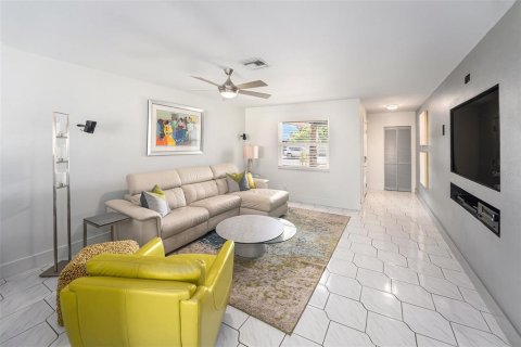 Casa en venta en Saint Petersburg, Florida, 2 dormitorios, 143.07 m2 № 1910879 - foto 5