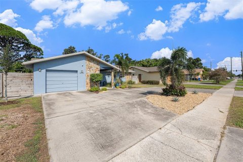 Casa en venta en Saint Petersburg, Florida, 2 dormitorios, 143.07 m2 № 1910879 - foto 3