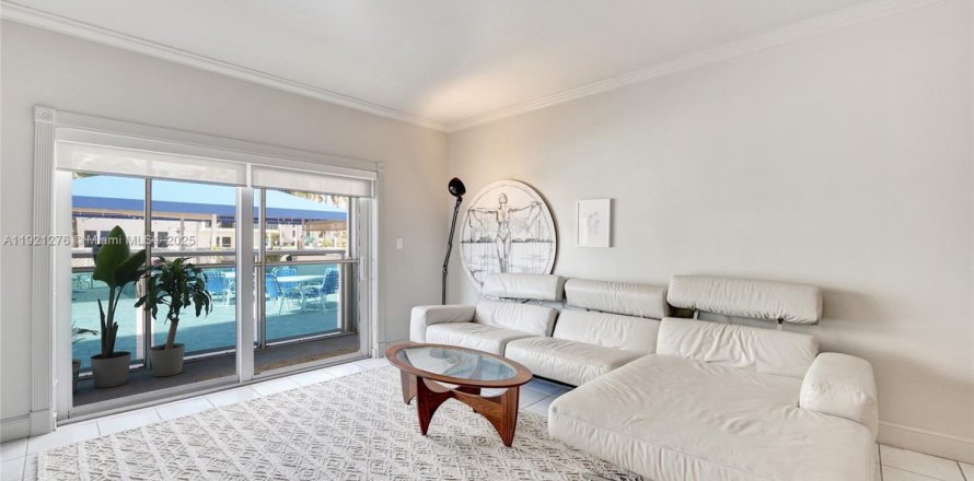 Condominio en Hollywood, Florida, 1 dormitorio  № 1974155