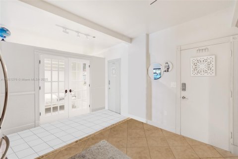 Condominio en venta en Hollywood, Florida, 1 dormitorio, 89.19 m2 № 1974155 - foto 3