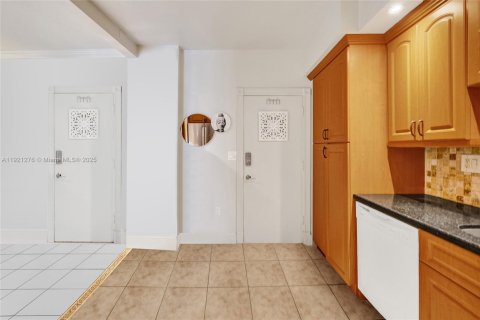 Condominio en venta en Hollywood, Florida, 1 dormitorio, 89.19 m2 № 1974155 - foto 4