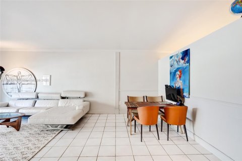 Condominio en venta en Hollywood, Florida, 1 dormitorio, 89.19 m2 № 1974155 - foto 9