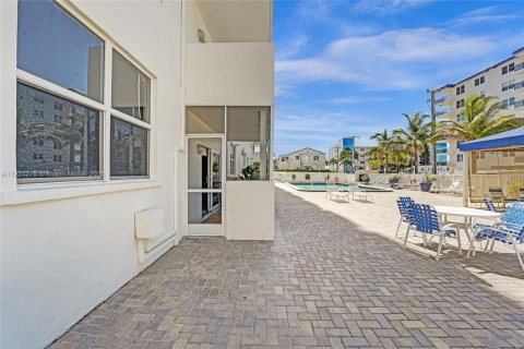 Condominio en venta en Hollywood, Florida, 1 dormitorio, 89.19 m2 № 1974155 - foto 29