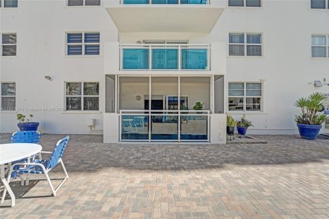 Condominio en venta en Hollywood, Florida, 1 dormitorio, 89.19 m2 № 1974155 - foto 30