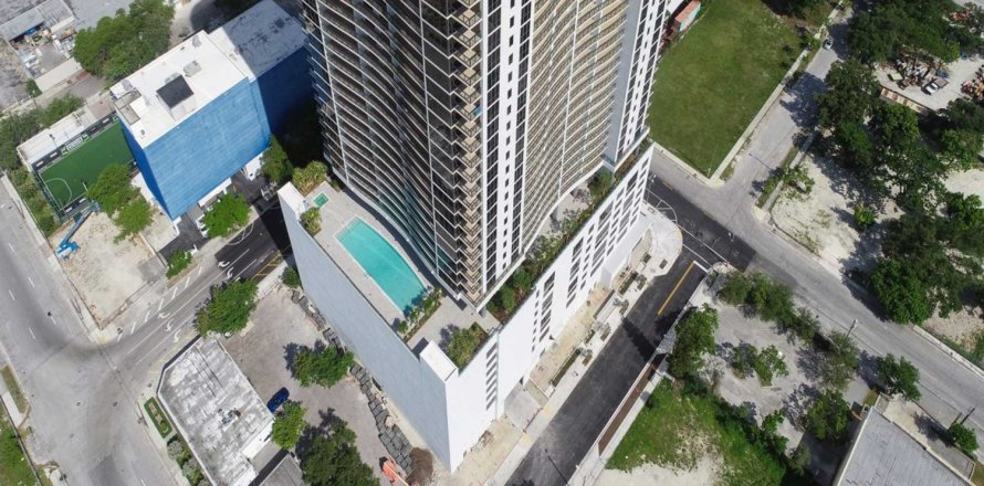 Studio in Palm Beach, Florida in CANVAS CONDO № 32655