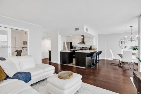 Condo in Hallandale Beach, Florida, 2 bedrooms  № 1766543 - photo 26