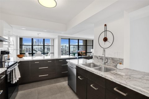 Condo in Hallandale Beach, Florida, 2 bedrooms  № 1766543 - photo 4