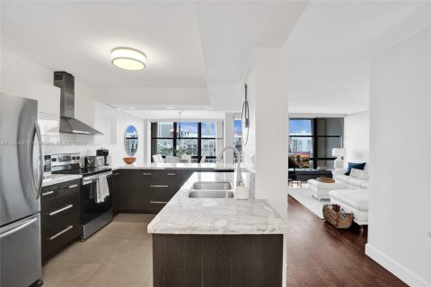 Condo in Hallandale Beach, Florida, 2 bedrooms  № 1766543 - photo 9