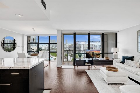 Condo in Hallandale Beach, Florida, 2 bedrooms  № 1766543 - photo 29
