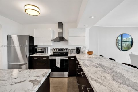 Condo in Hallandale Beach, Florida, 2 bedrooms  № 1766543 - photo 16
