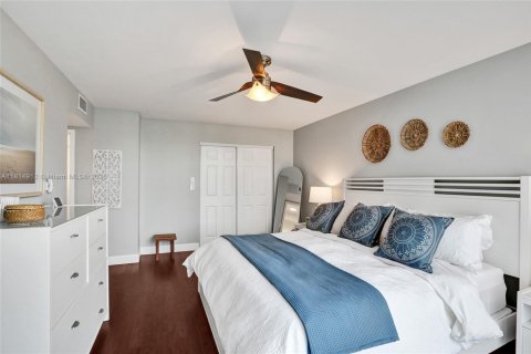 Condo in Hallandale Beach, Florida, 2 bedrooms  № 1766543 - photo 7