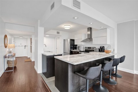 Condo in Hallandale Beach, Florida, 2 bedrooms  № 1766543 - photo 18