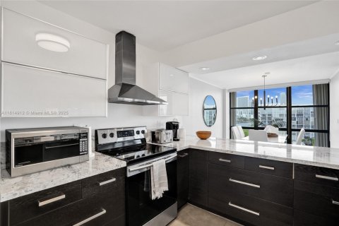 Condo in Hallandale Beach, Florida, 2 bedrooms  № 1766543 - photo 5