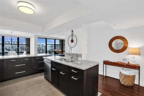 Condo in Hallandale Beach, Florida, 2 bedrooms  № 1766543 - photo 12