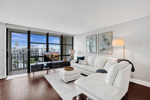 Condo in Hallandale Beach, Florida, 2 bedrooms  № 1766543 - photo 27