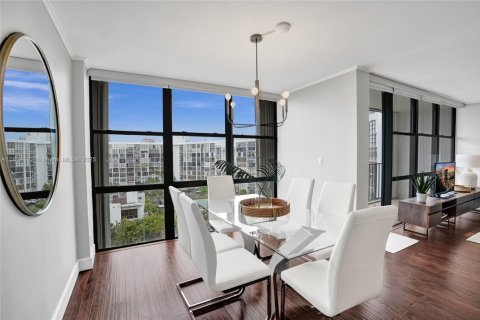 Condo in Hallandale Beach, Florida, 2 bedrooms  № 1766543 - photo 21
