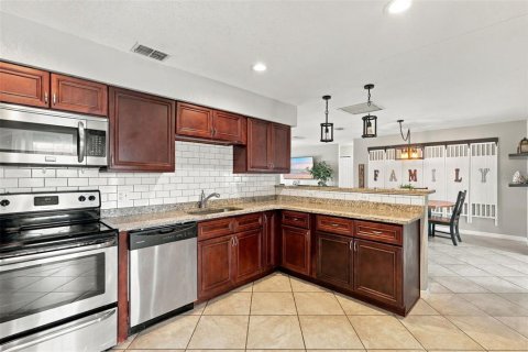 Villa ou maison à vendre à Deltona, Floride: 3 chambres, 111.85 m2 № 2396402 - photo 9