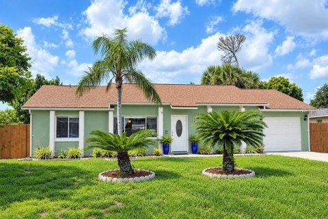 Villa ou maison à Deltona, Floride 3 chambres, 111.85 m2 № 2396402