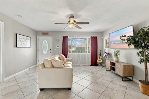 Villa ou maison à vendre à Deltona, Floride: 3 chambres, 111.85 m2 № 2396402 - photo 4