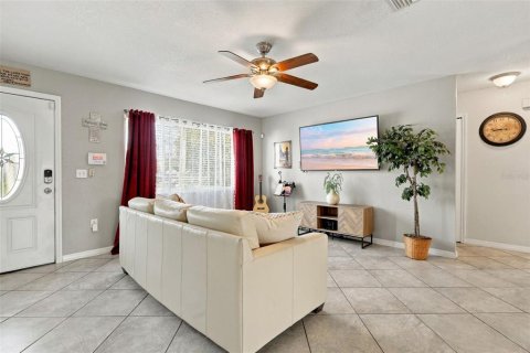 Villa ou maison à vendre à Deltona, Floride: 3 chambres, 111.85 m2 № 2396402 - photo 6