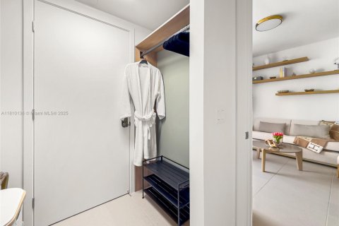 Condo in Miami, Florida, 3 bedrooms  № 1875433 - photo 12