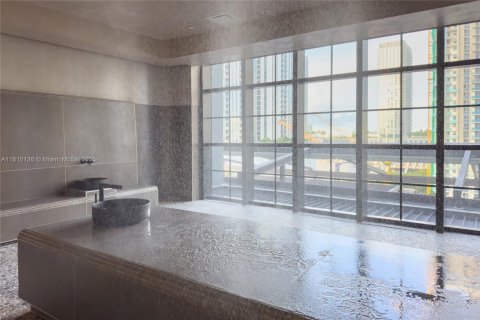 Condo in Miami, Florida, 3 bedrooms  № 1875433 - photo 30