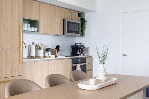 Condo in Miami, Florida, 3 bedrooms  № 1875433 - photo 8