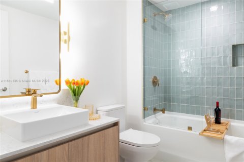 Condo in Miami, Florida, 3 bedrooms  № 1875433 - photo 6