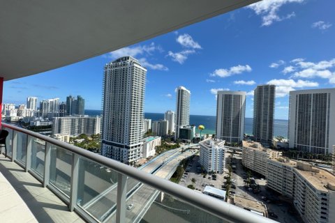 Condo in Hallandale Beach, Florida, 3 bedrooms № 1974098 - photo 22