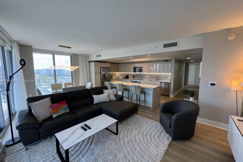 Condo in Hallandale Beach, Florida, 3 bedrooms № 1974098 - photo 8