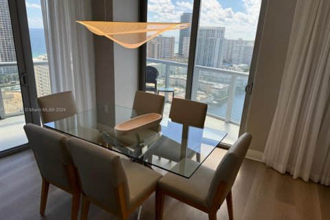 Condo in Hallandale Beach, Florida, 3 bedrooms № 1974098 - photo 6