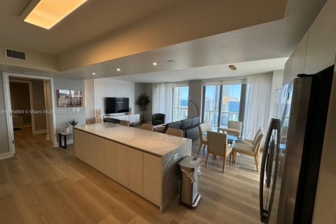 Condo in Hallandale Beach, Florida, 3 bedrooms № 1974098 - photo 1