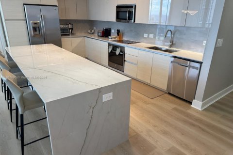 Condo in Hallandale Beach, Florida, 3 bedrooms № 1974098 - photo 7