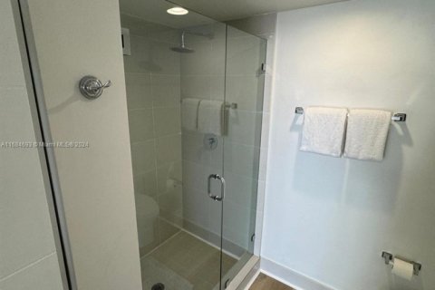 Condo in Hallandale Beach, Florida, 3 bedrooms № 1974098 - photo 21