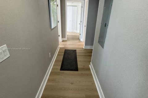 Condo in Hallandale Beach, Florida, 3 bedrooms № 1974098 - photo 16