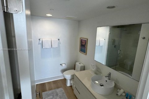 Condo in Hallandale Beach, Florida, 3 bedrooms № 1974098 - photo 20