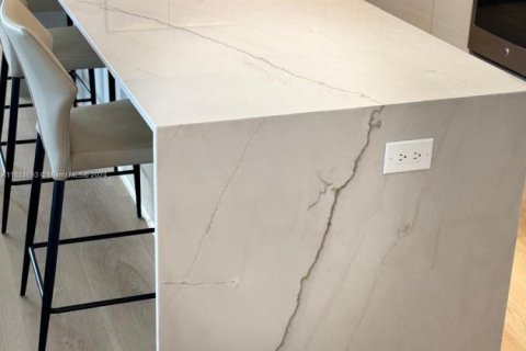 Condo in Hallandale Beach, Florida, 3 bedrooms № 1974098 - photo 9