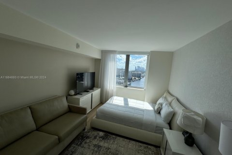Condo in Hallandale Beach, Florida, 3 bedrooms № 1974098 - photo 18