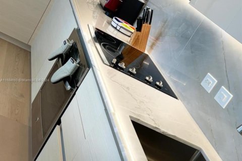 Condo in Hallandale Beach, Florida, 3 bedrooms № 1974098 - photo 10