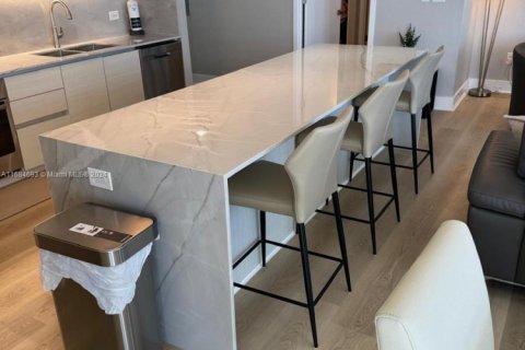 Condo in Hallandale Beach, Florida, 3 bedrooms № 1974098 - photo 13