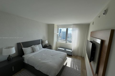 Condo in Hallandale Beach, Florida, 3 bedrooms № 1974098 - photo 28