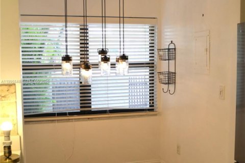 Adosado en alquiler en Doral, Florida, 2 dormitorios, 129.32 m2 № 2063650 - foto 8