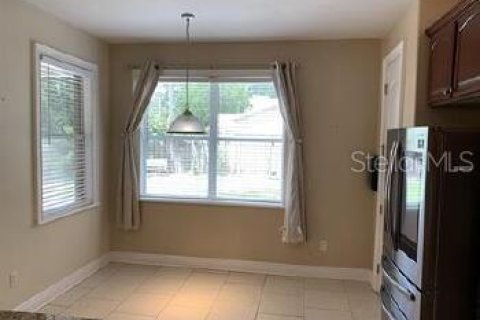 Casa en alquiler en Orlando, Florida, 3 dormitorios, 221.2 m2 № 1903283 - foto 6