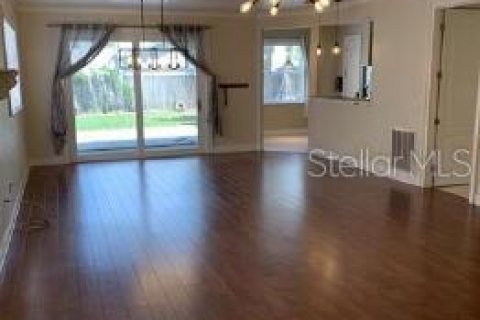 Casa en alquiler en Orlando, Florida, 3 dormitorios, 221.2 m2 № 1903283 - foto 4